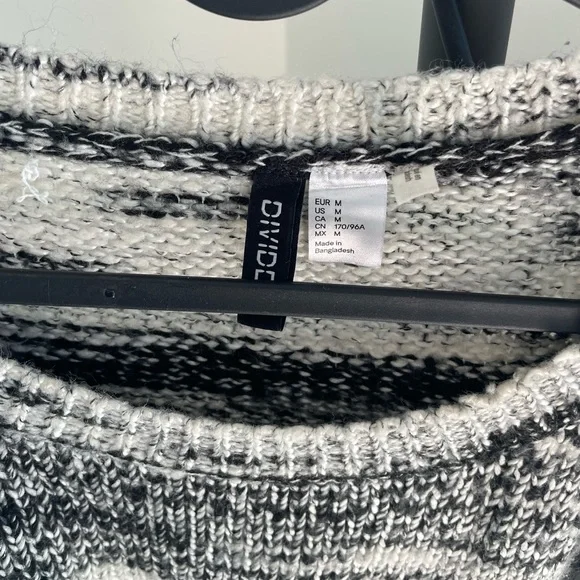 H&M Sweater - Picture 2 of 4